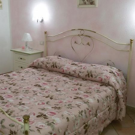 B&B Le Rose Олбия Екстериор снимка